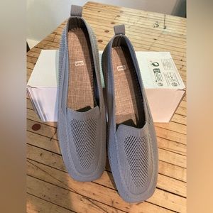 Grey women flats size 8.5 to 9. Never worn